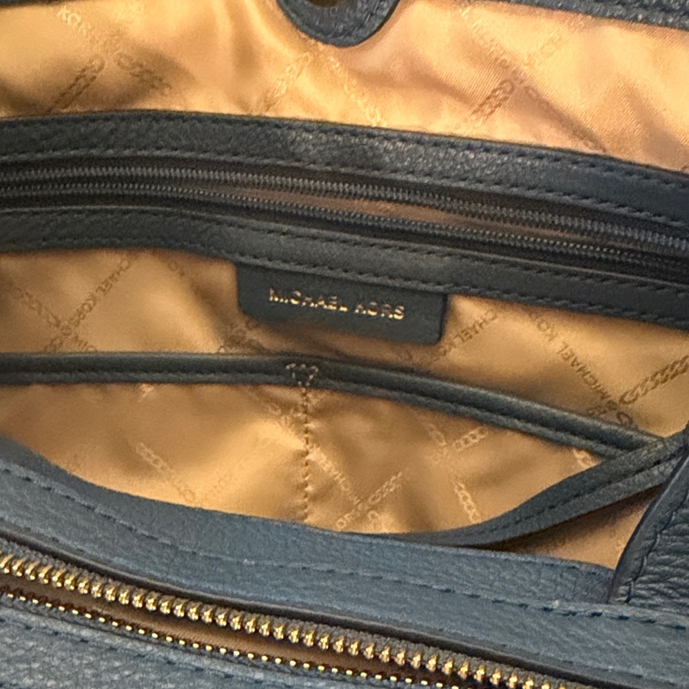 Michael Kors Navy Pebbled Leather Shoulder Bag - Picture 9 of 10